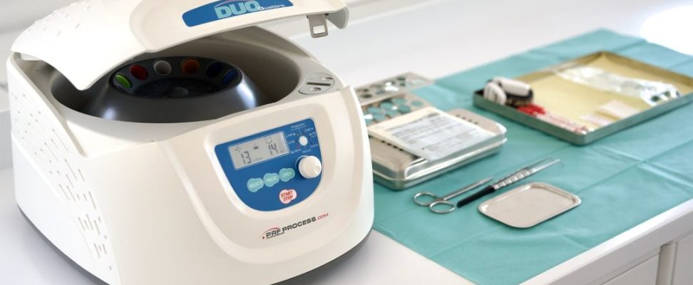 Zentrifuge für PRF-Behandlung in einer modernen Zahnarztpraxis in Freiburg
